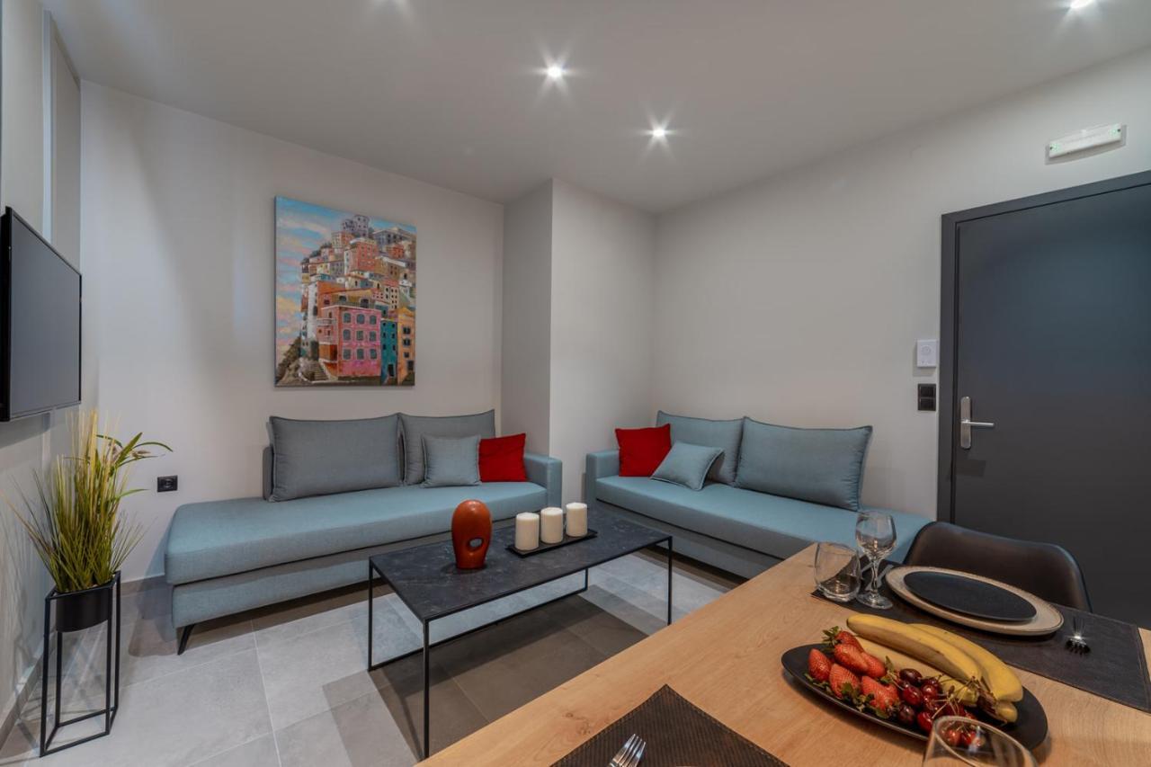 Brand New Suites In City Center Heraklion Exteriör bild
