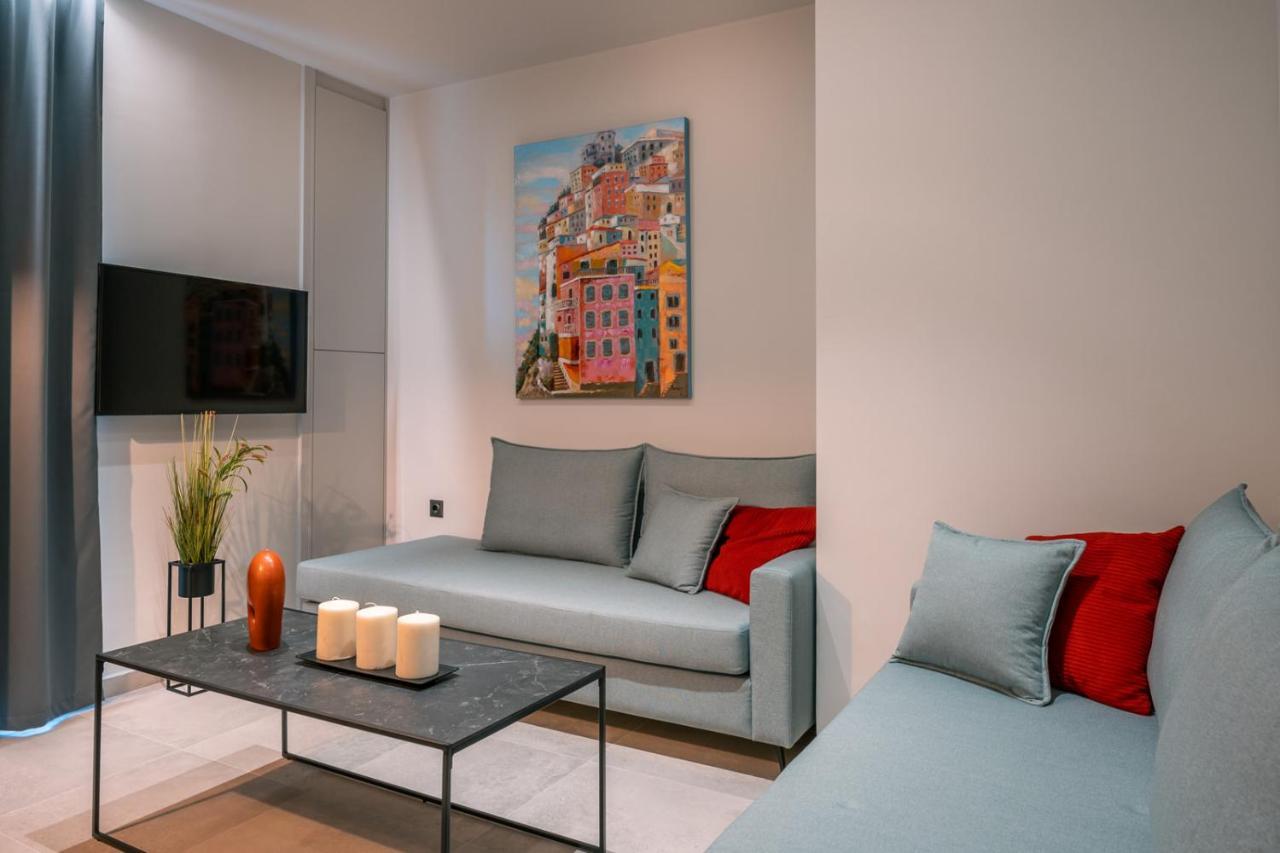 Brand New Suites In City Center Heraklion Exteriör bild